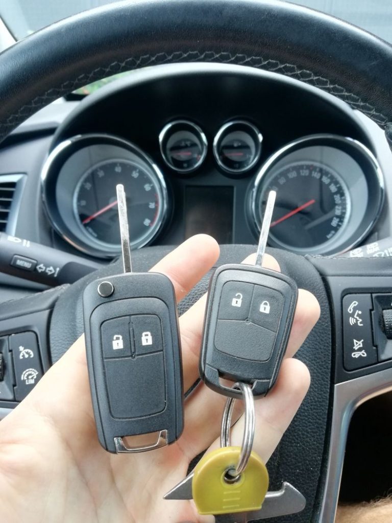 Izdelava avto ključev Ključi2go 3 zamenjava ohišja popravilo avto ključev ključi2go